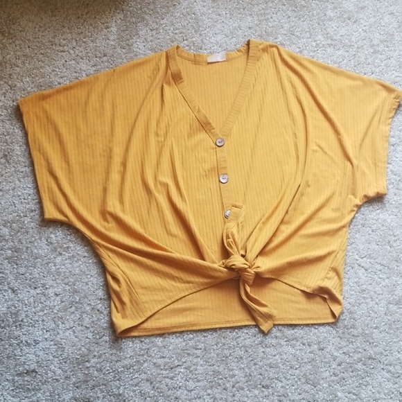 Free Kisses Tops - yellow T-shirt